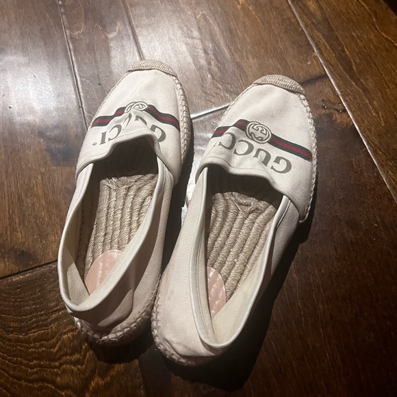 Authentic Gucci flats - Picture 3 of 3